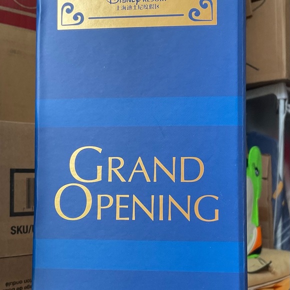 DISNEY SHANGHAI RESORT   2016 GRAND OPENING DOLL ‘’SNOW WHITE’’ LTD 1200 PCS - Picture 3 of 8